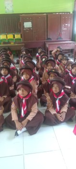 Kegiatan Ektarkulikuler ( Pramuka )