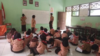 Kegiatan Ektarkulikuler ( Pramuka )